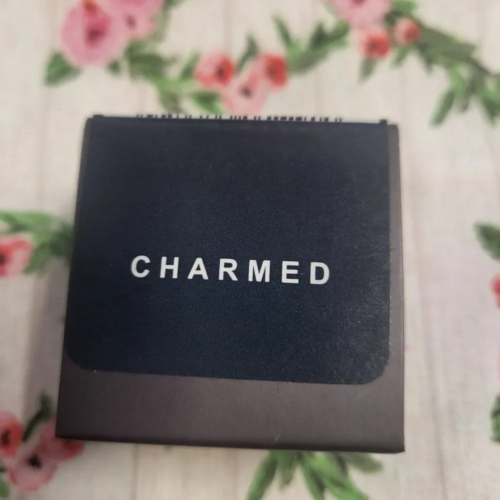 Lique Cheek and Eye lid Powder Charmed